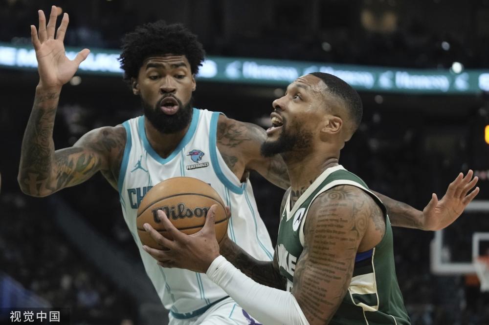 在赛场上表 在赛场上表