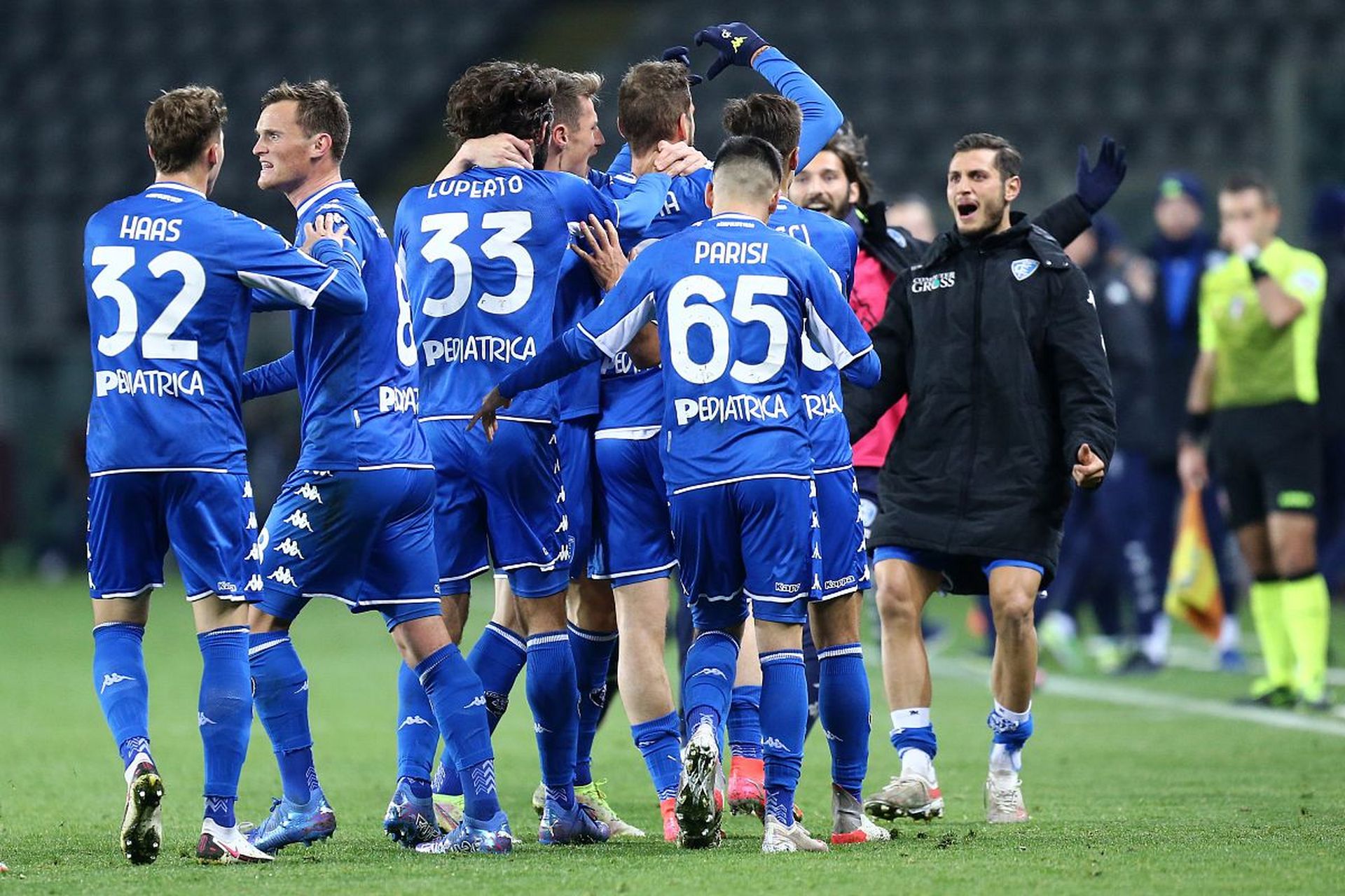 荣膺西甲金 荣膺西甲金